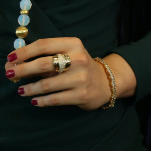 Anillo ancho dorado con circonitas Sunny I Madrid68