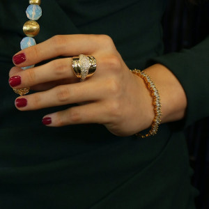 Anillo ancho dorado con circonitas Sunny I Madrid68