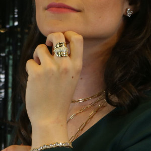 Anillo ancho dorado con circonitas Sunny I Madrid68