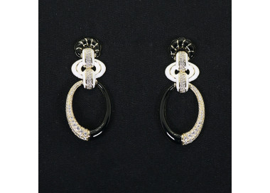 Pendientes largos esmaltados blanco y negro Dynasti I Madrid68