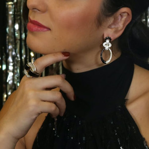 Anillo sello circonitas esmaltado negro y blanco Dynasti I Madrid68