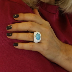 Anillo grande esmaltado blanco y turquesa Azzurro  I Madrid68