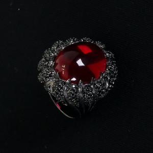 Anillo grande con piedra roja mujer Bitter I Madrid68