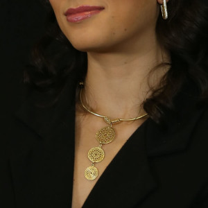 Collar gargantilla con dijes colgantes dorado Fórum I Madrid68